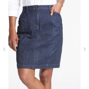 L.L. Bean Women’s Dark Denim Classic Fit Jeans Skirt (Size:10)